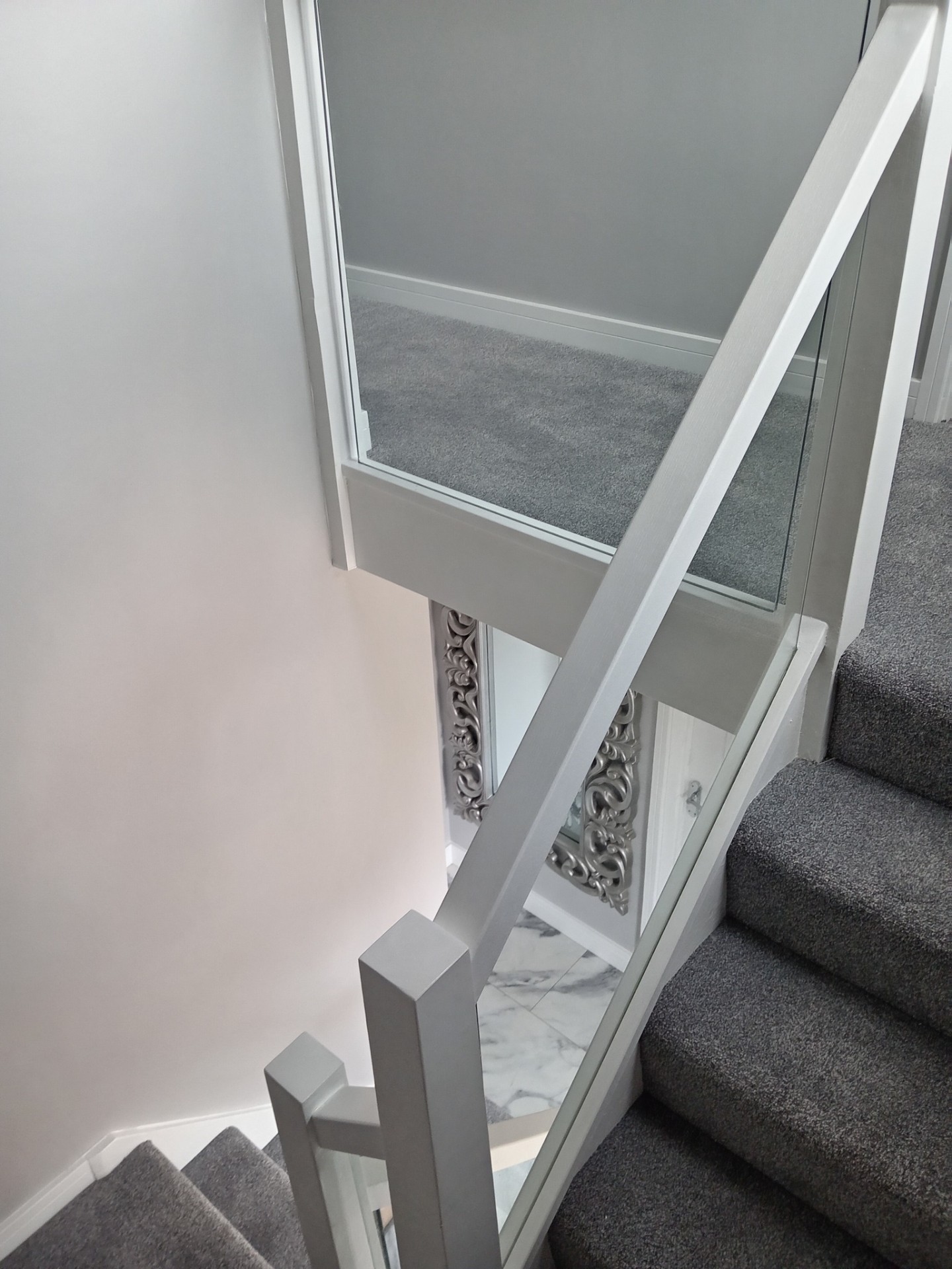 Residential glass staircase balustrade
